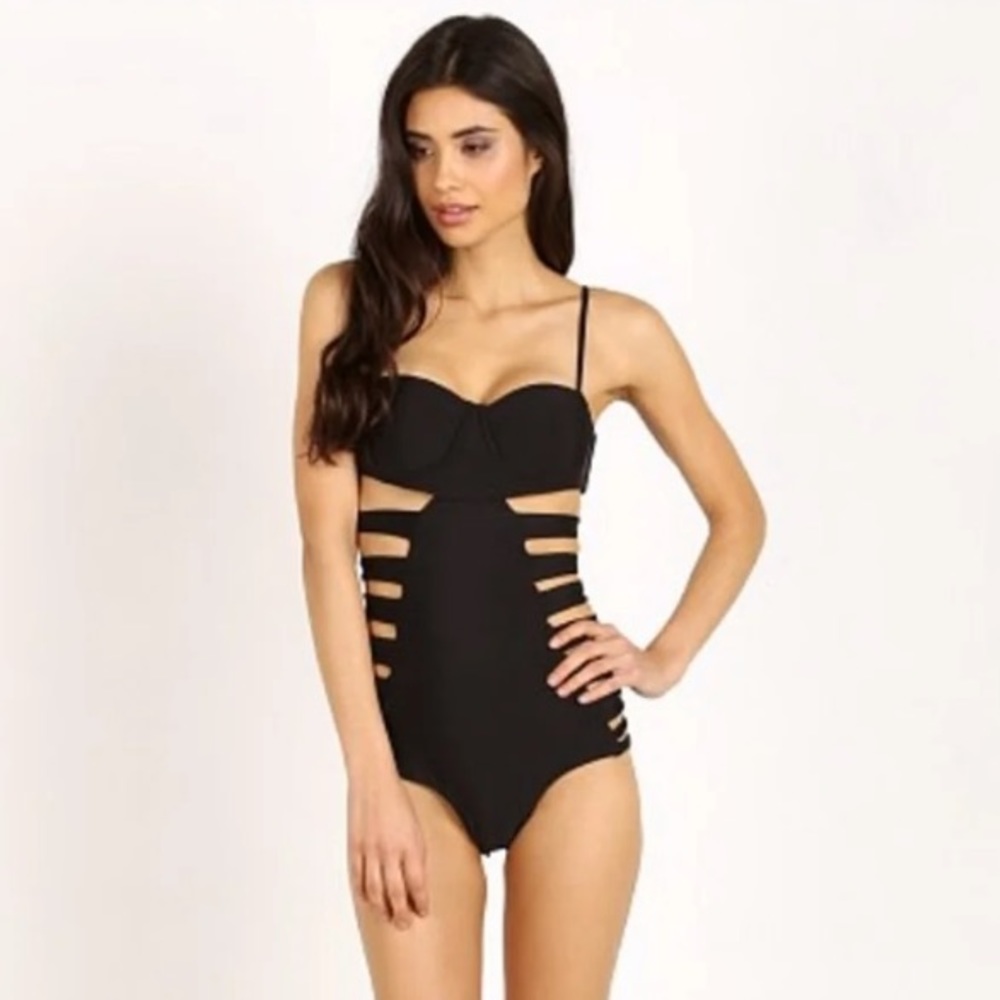 Issa de’mar one piece